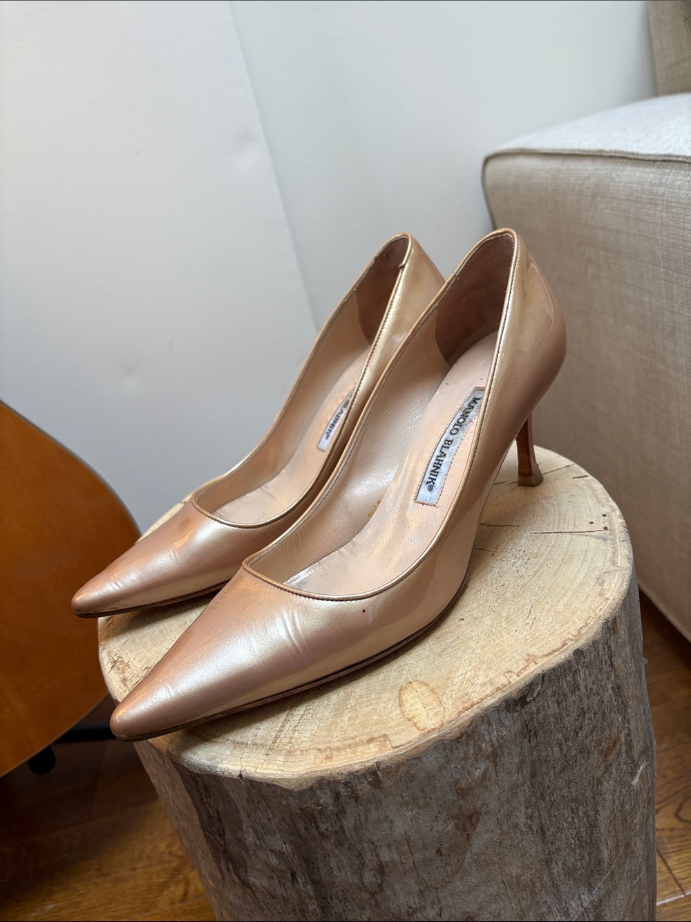 Manolo Blahnik patented champagne Leather Pointed-Toe Stiletto Pumps